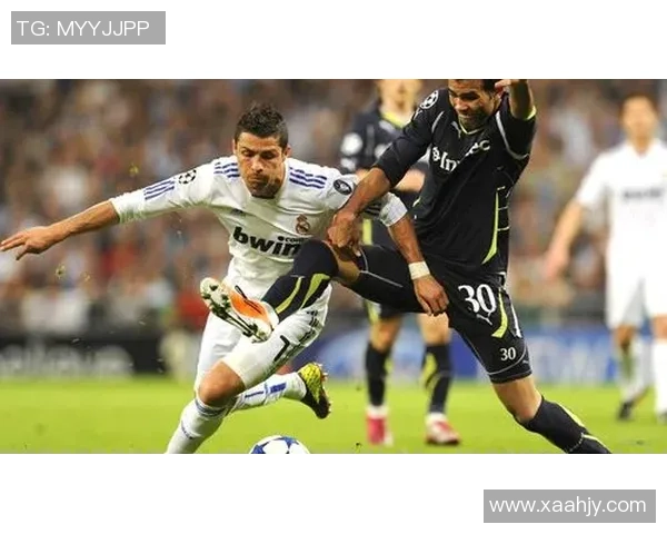 足球明星的搞笑日常揭秘:场上场下的趣事与欢乐瞬间 足球明星的搞笑日常揭秘:场上场下的趣事与欢乐瞬间